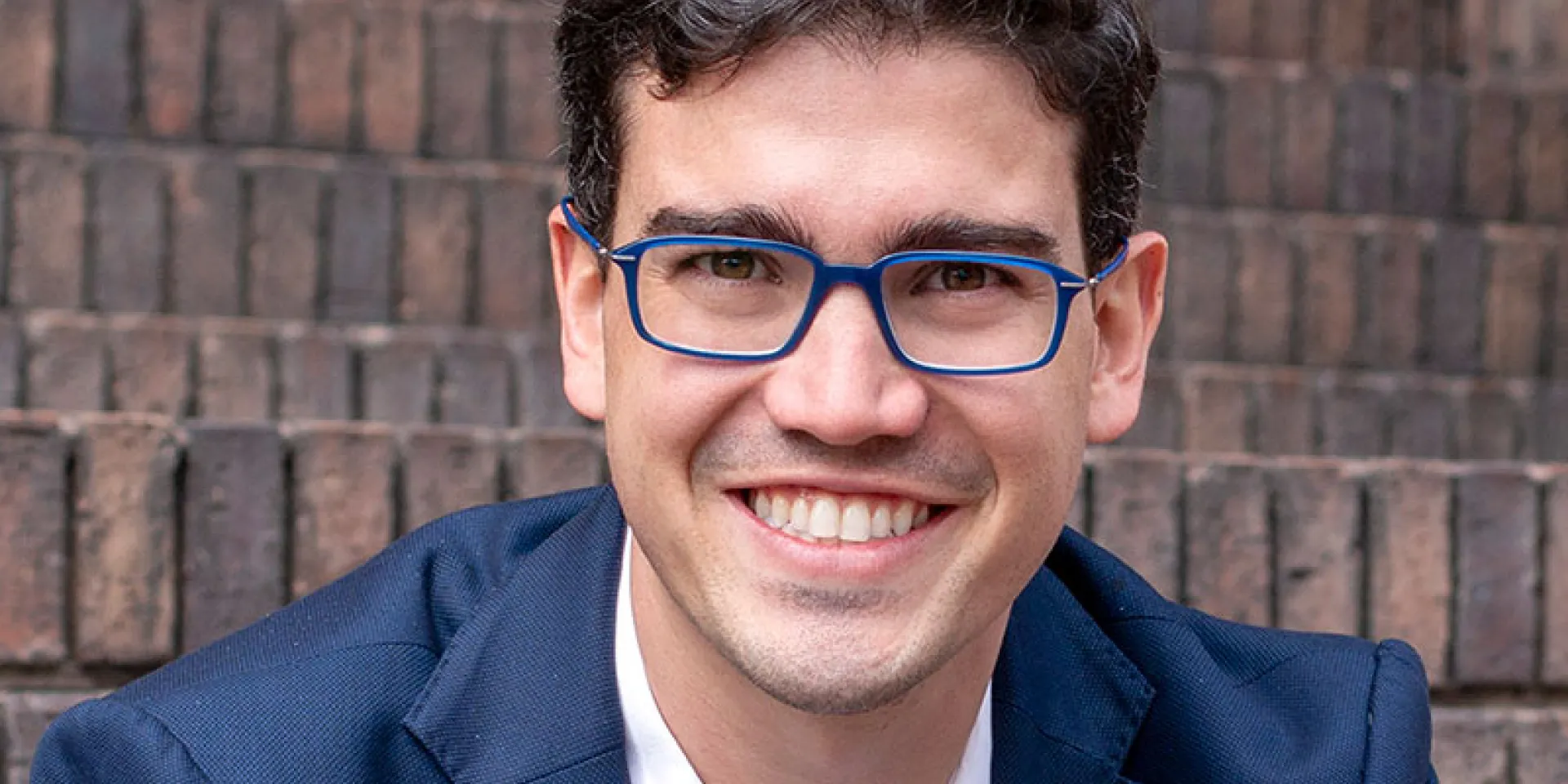 JUAN DAVID ARISTIZÁBAL Combina educación, emprendimiento y tecnología para cambiar el mundo. Destacado como uno de los líderes emergentes de educación en el mundo