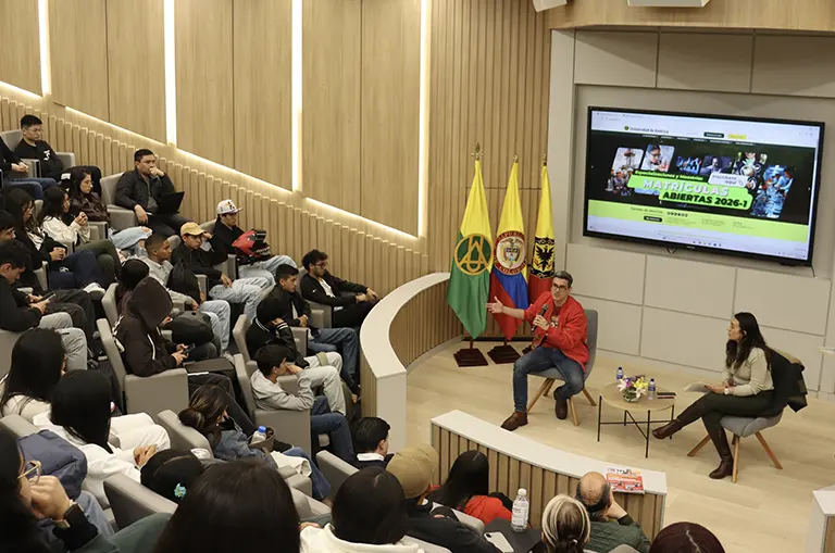 Juan David Aristizábal en la Universidad de América, realiza conversatorio sobre educación, emprendimiento y futuro laboral juvenil