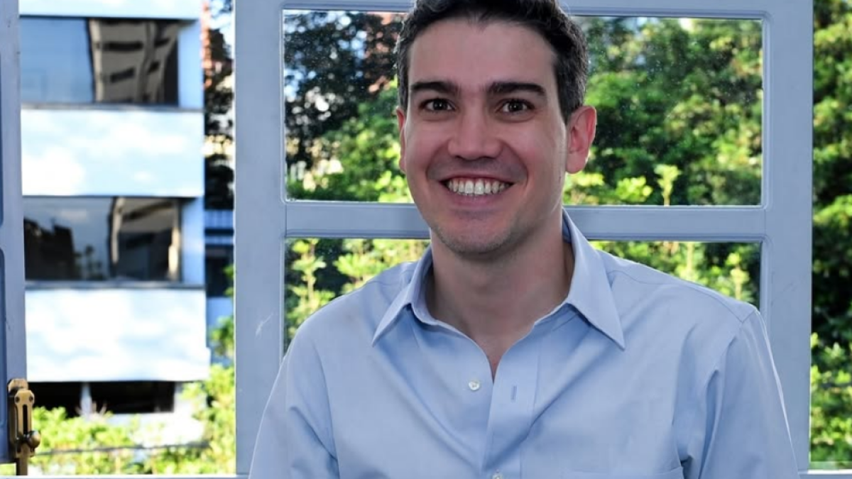 Juan David Aristizábal y su poderosa invitación a ‘hacer’ Él es uno de los líderes del futuro escogido por la revista ‘Forbes’ y no está del todo cómodo con las etiquetas.